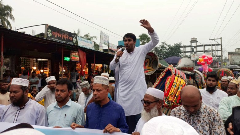 এখন তারা মানুষের চোখ তুলে নিচ্ছে, হাসপাতালেও হামলা চালাচ্ছে: